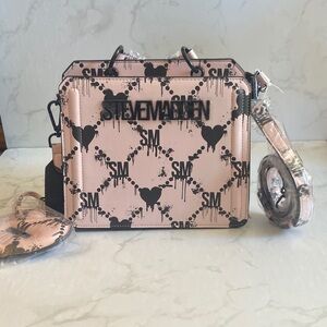 New Steve Madden Light Pink Black Bleeding Hearts Bevelyn bag Purse Crossbody